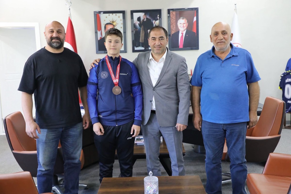 Türkiye Üçüncüsü Baver Yiğit Bayram, Müdür Çelebi'yi Ziyaret Etti