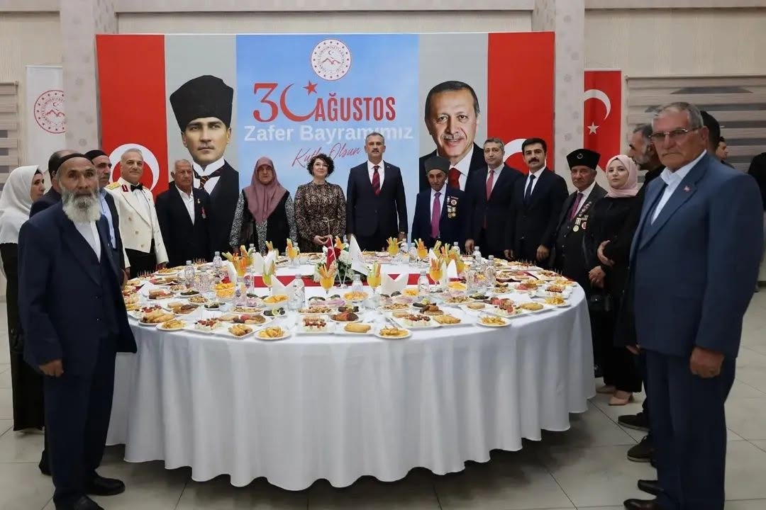 Ağrı'da 30 Ağustos'ta Şehit Aileleri ve Gaziler Aynı Sofrada Buluştu