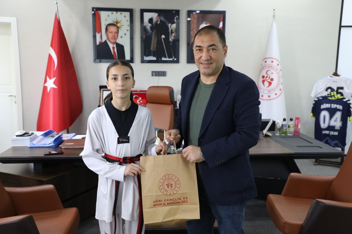 İl Müdürü Ahmet Çelebi, Tarihi Başarıya İmza Atan Elif Işık’ı Ağırladı